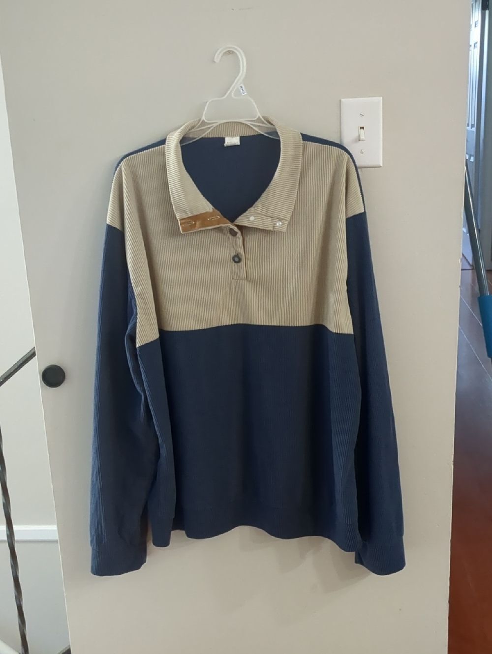 Hengsheng Men's Navy & Tan Colorblock Oversized Pullover - Corduroy Texture -